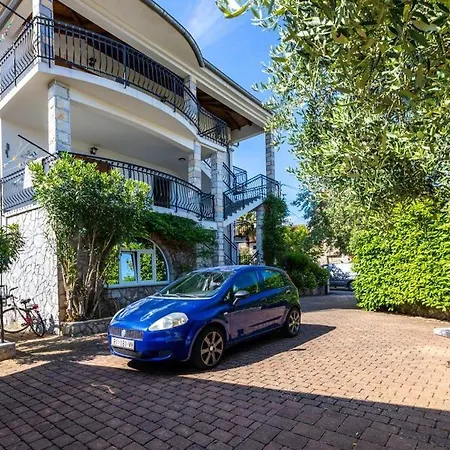 ゲストハウス Barjaktaric マリンスカ