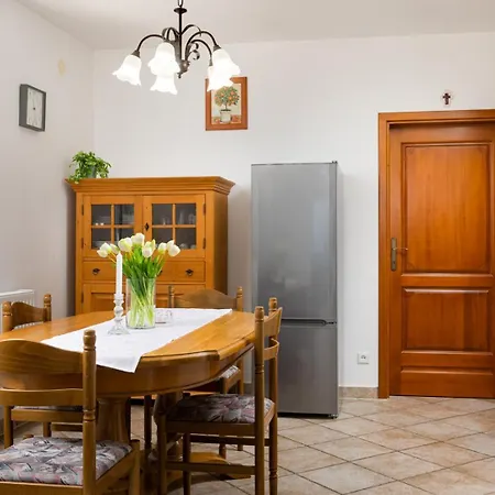 Barjaktaric ゲストハウス 4*